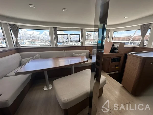 Lagoon 42 - Yacht Charter Sailica