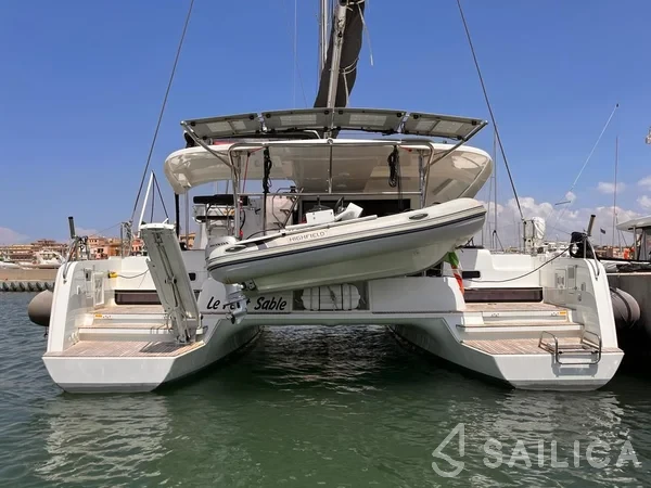 Lagoon 42 - Yacht Charter Sailica