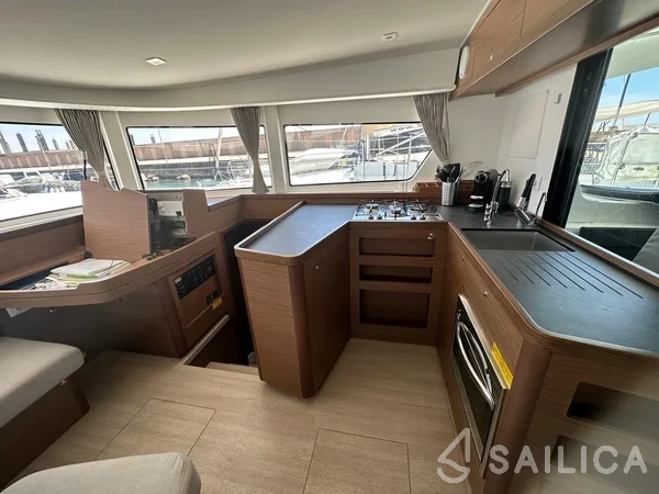 Lagoon 42 - Yacht Charter Sailica