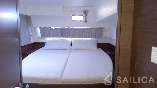 Lagoon 42 - Yacht Charter Sailica