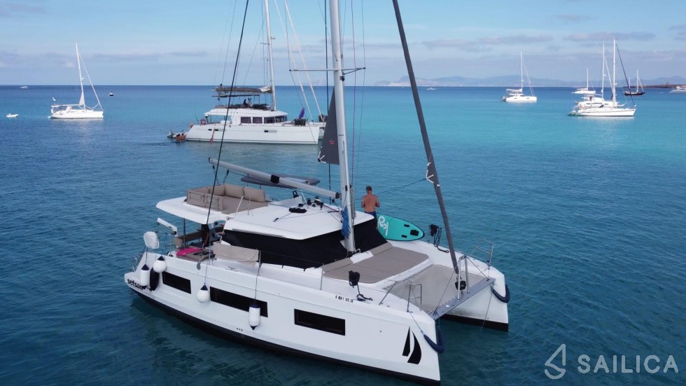 Aventura 37 - Yacht Charter Sailica