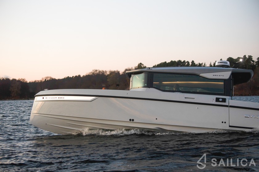 Saxdor 320 GTC - Yacht Charter Sailica