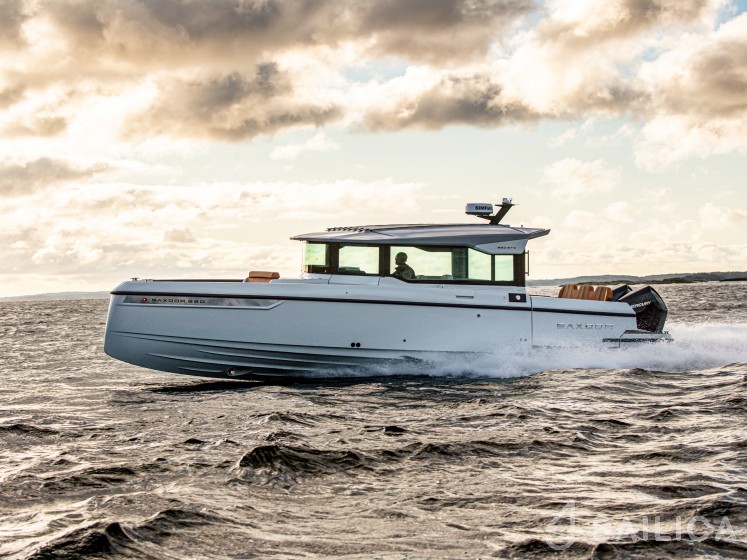 Saxdor 320 GTC - Yacht Charter Sailica