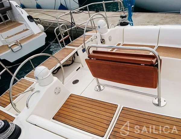 Dufour 385 GL - Yacht Charter Sailica