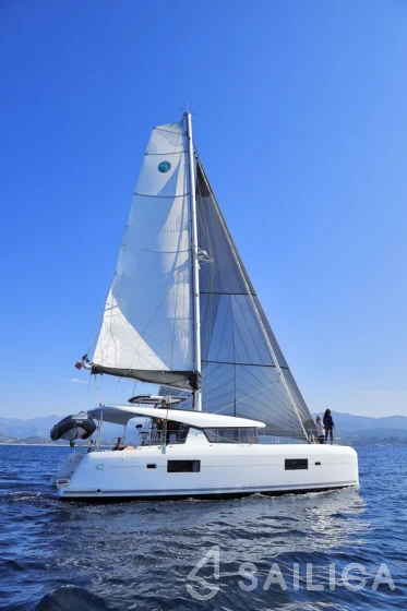 Lagoon 42 - Yacht Charter Sailica
