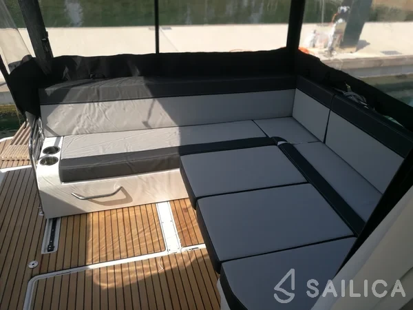 Merry Fisher 895 - Yacht Charter Sailica