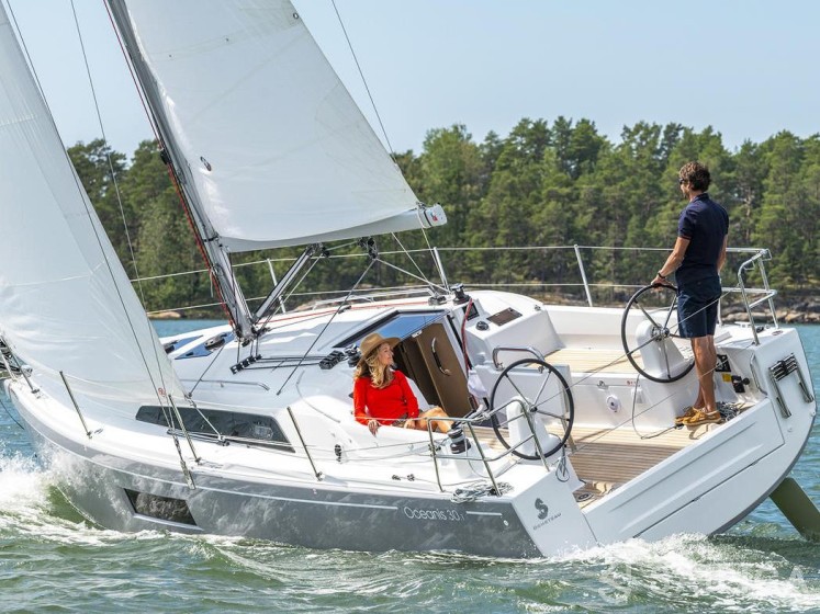 Oceanis 30.1 - Yacht Charter Sailica