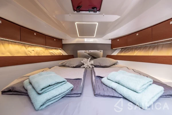 Merry Fisher 895 - Yacht Charter Sailica