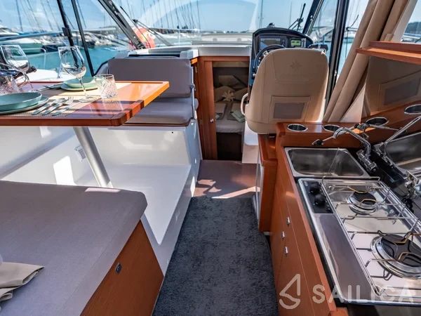 Merry Fisher 895 - Yacht Charter Sailica