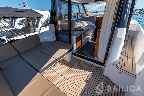 Merry Fisher 895 - Yacht Charter Sailica