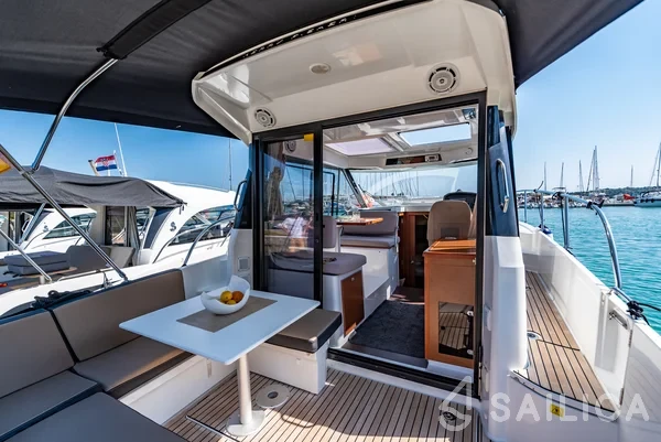 Merry Fisher 895 - Yacht Charter Sailica