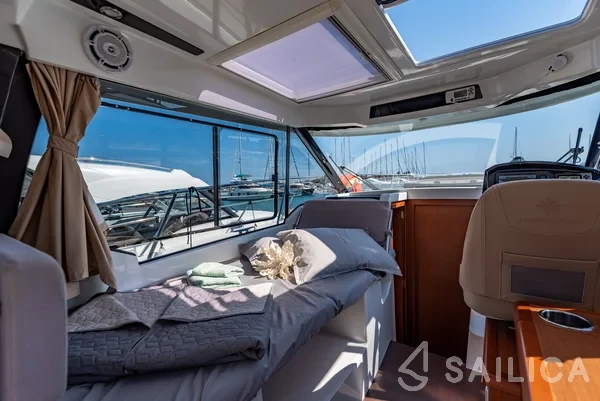 Merry Fisher 895 - Yacht Charter Sailica