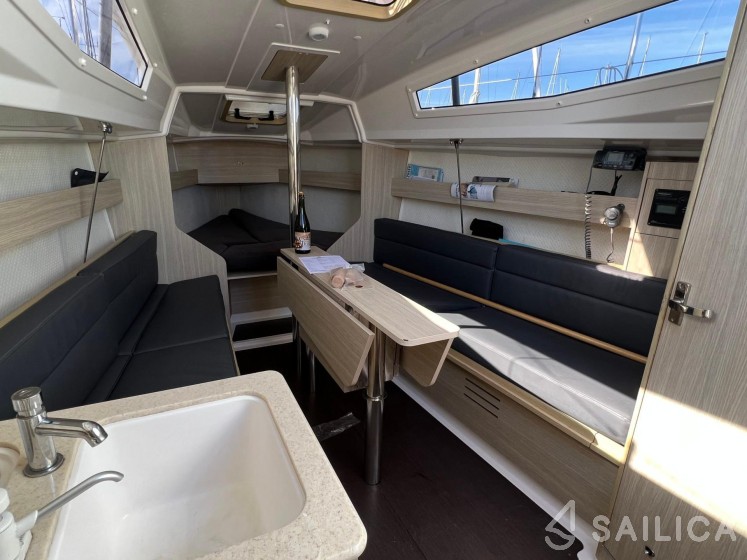 Maxus 26 Standard - Yacht Charter Sailica