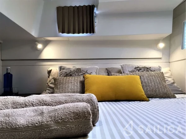 Lagoon 40 - Yacht Charter Sailica