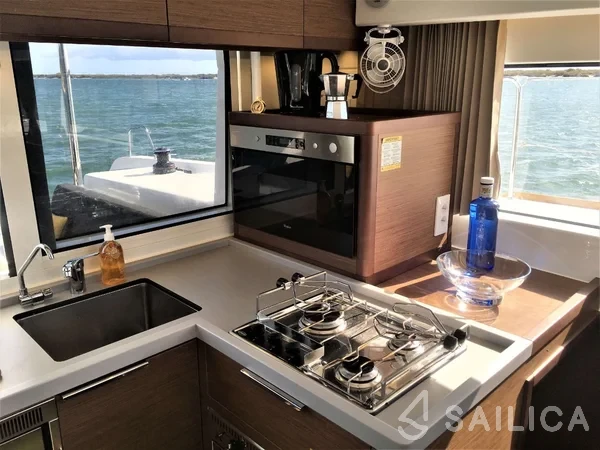 Lagoon 40 - Yacht Charter Sailica