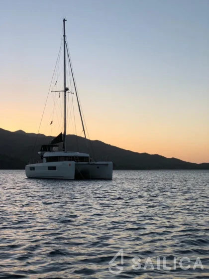 Lagoon 40 - Yacht Charter Sailica