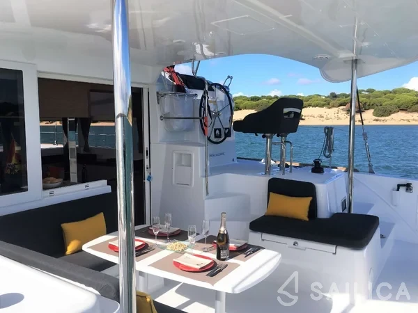 Lagoon 40 - Yacht Charter Sailica