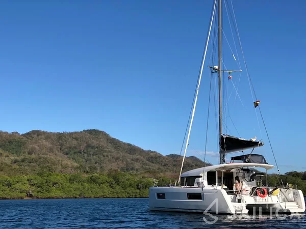 Lagoon 40 - Yacht Charter Sailica