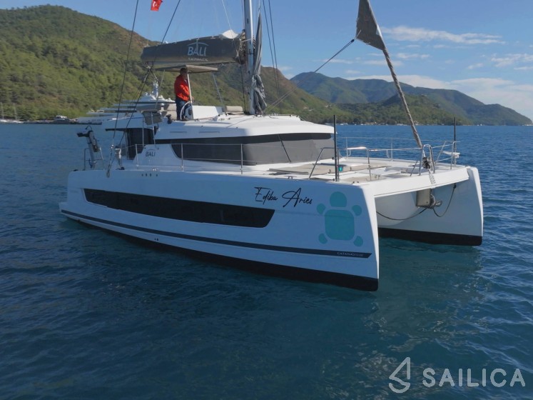 Bali Catspace - Yacht Charter Sailica