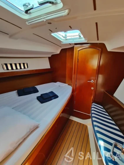 Oceanis 393 Clipper - Yacht Charter Sailica
