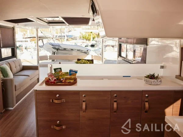 Bali 4.4 - Yacht Charter Sailica