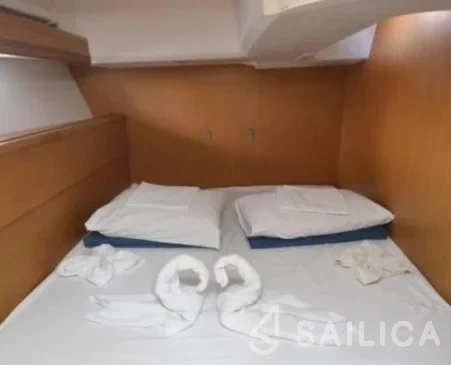 Jeanneau 53 - Yacht Charter Sailica