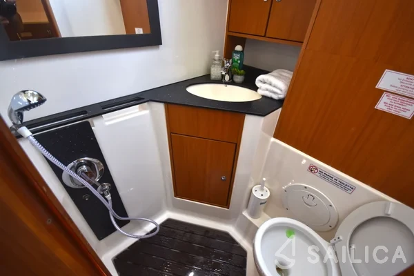 Bavaria 45 Cruiser - Yacht Charter Sailica