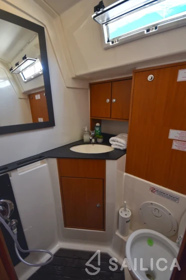 Bavaria 45 Cruiser - Yacht Charter Sailica