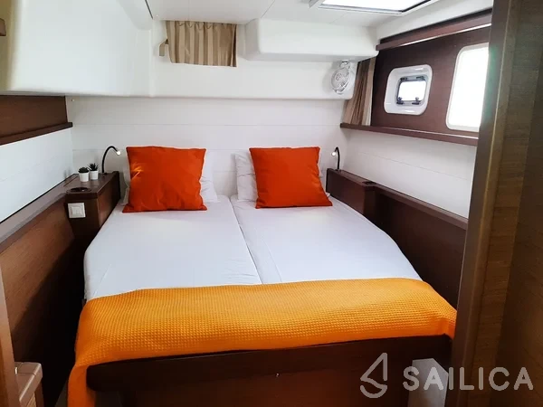 Lagoon 450  Flybridge - Yacht Charter Sailica