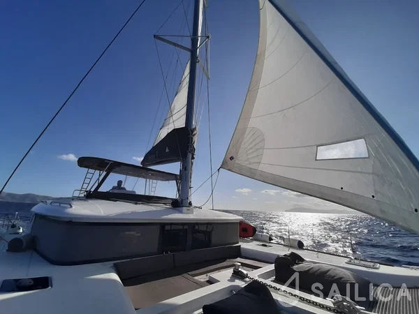 Lagoon 450  Flybridge - Yacht Charter Sailica