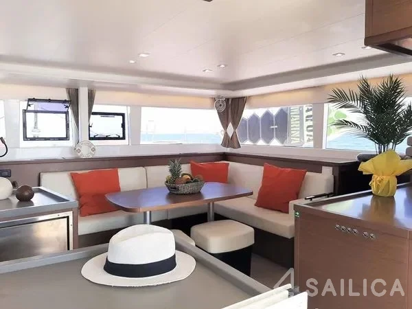 Lagoon 450  Flybridge - Yacht Charter Sailica