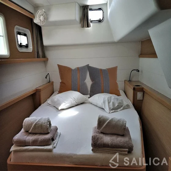 Lagoon 450  Flybridge - Yacht Charter Sailica