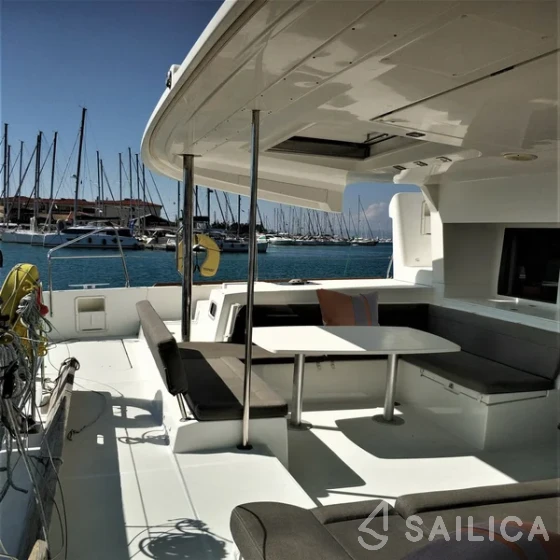Lagoon 450  Flybridge - Yacht Charter Sailica