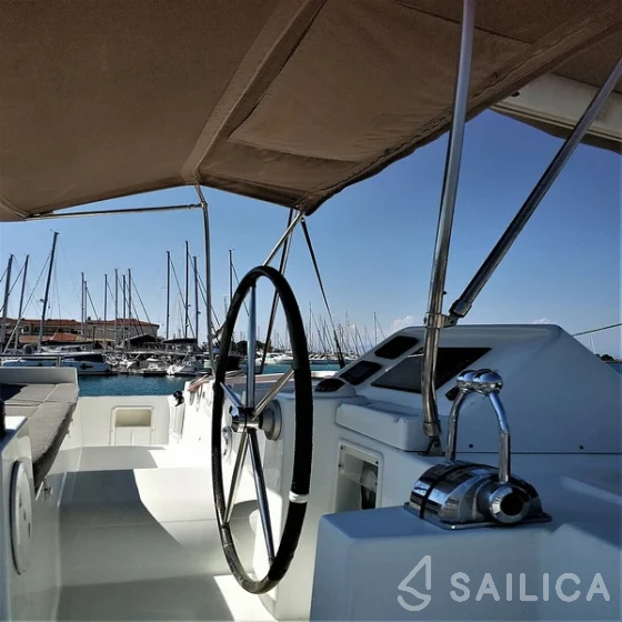 Lagoon 450  Flybridge - Yacht Charter Sailica