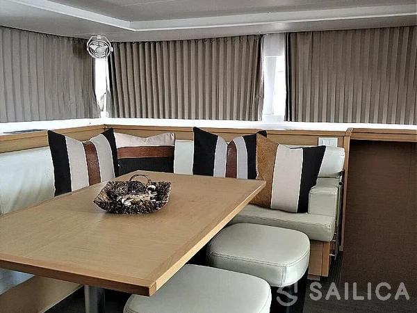 Lagoon 450  Flybridge - Yacht Charter Sailica