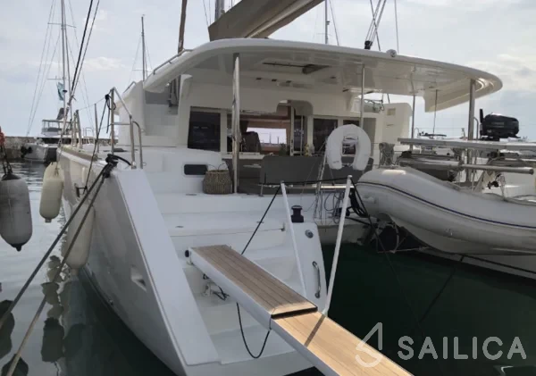 Lagoon 450  Flybridge - Yacht Charter Sailica