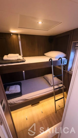Bali 4.8  - Yacht Charter Sailica