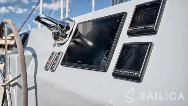 Luna 49 - Yacht Charter Sailica