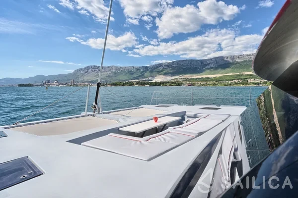 Luna 49 - Yacht Charter Sailica