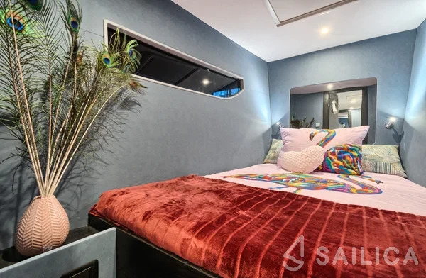 Luna 49 - Yacht Charter Sailica