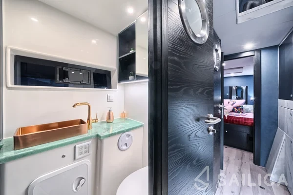 Luna 49 - Yacht Charter Sailica