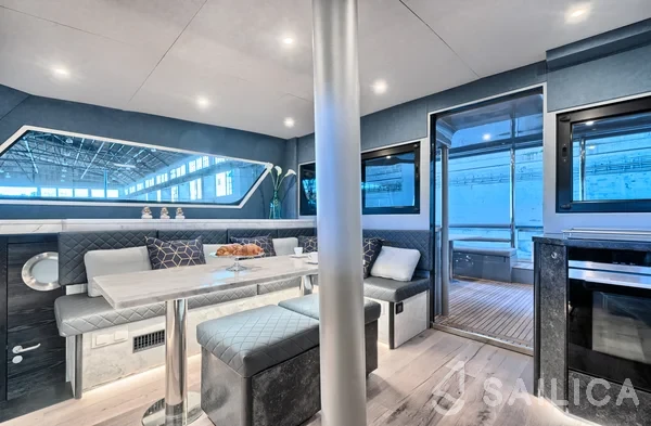 Luna 49 - Yacht Charter Sailica