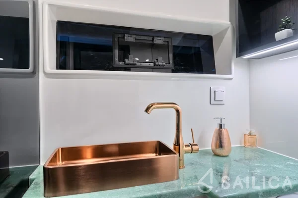 Luna 49 - Yacht Charter Sailica