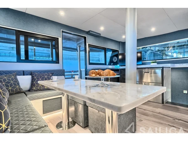 Luna 49 - Yacht Charter Sailica