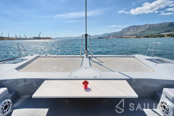 Luna 49 - Yacht Charter Sailica