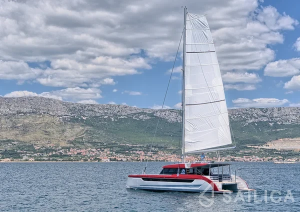 Luna 49 - Yacht Charter Sailica