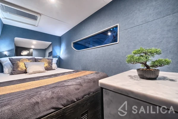 Luna 49 - Yacht Charter Sailica