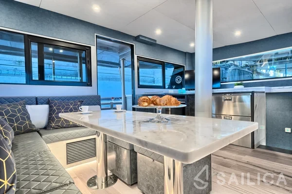 Luna 49 - Yacht Charter Sailica