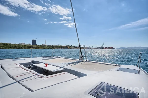 Luna 49 - Yacht Charter Sailica