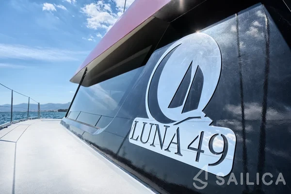 Luna 49 - Yacht Charter Sailica